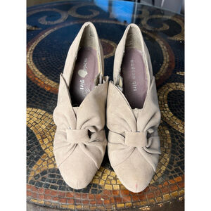 Madden Girl Taupe Faux Suede Knotted Bow Heels Women’s Size 7 Slip-On Pumps